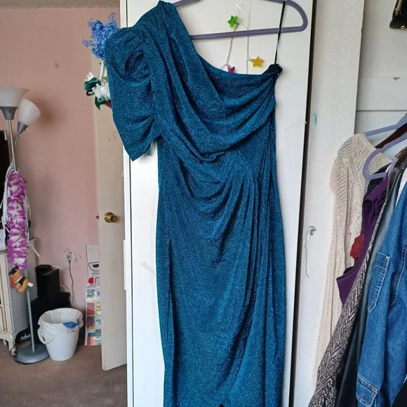 green emerald velvet dress Plus Size Long Sleeve Midi Dress with Pockets for Wedding Guests & Holiday  Events